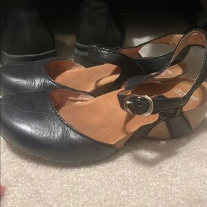 Dansko Black and Tan Heeled Shoes with Classic Design